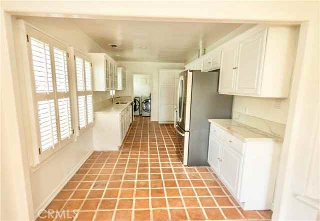 446 S La Peer Dr - Photo 3 of 8