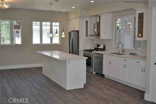 3698 1/2 Fredonia Dr - Photo 4 of 8