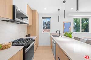 featured image of 837 N Detroit St #2