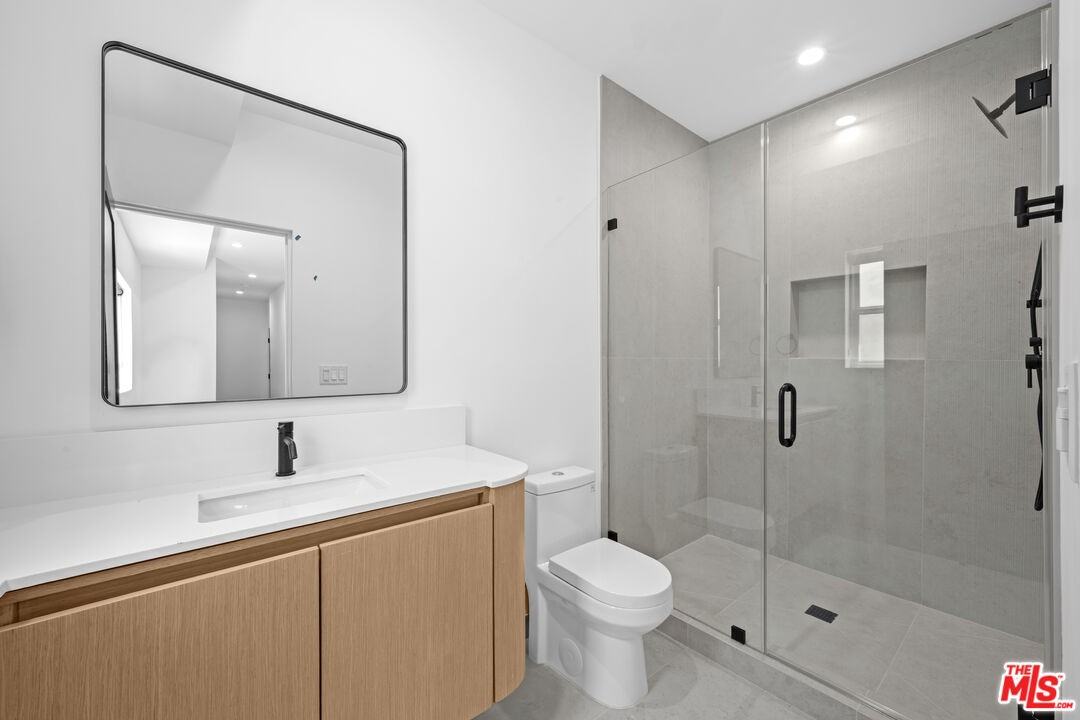 837 N Detroit St #2 - Photo 2 of 8