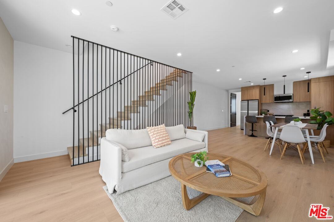 837 N Detroit St #2 - Photo 6 of 8