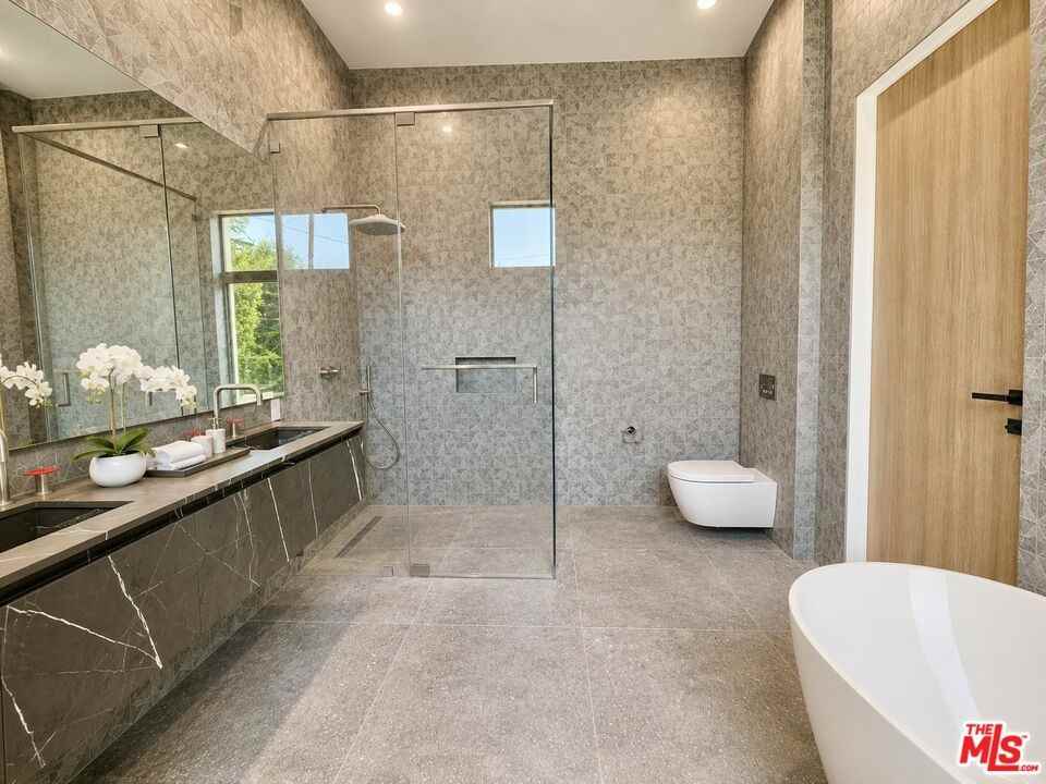 8741 Dorrington Ave - Photo 7 of 8