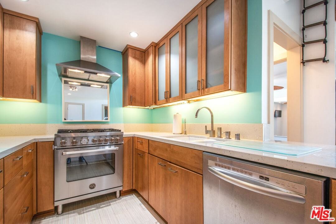 2221 Ocean Ave #308 - Photo 7 of 8