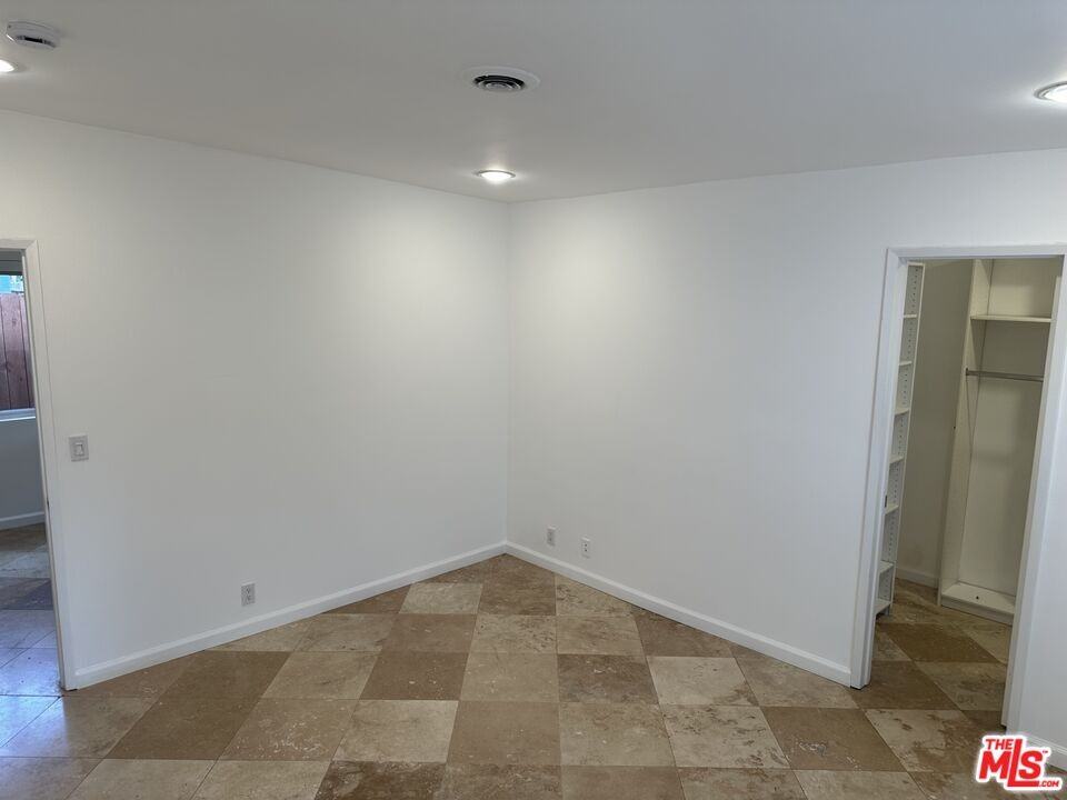 2454 Penmar Ave - Photo 3 of 8