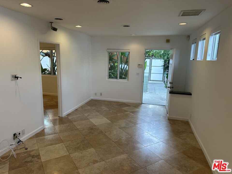 2454 Penmar Ave - Photo 6 of 8