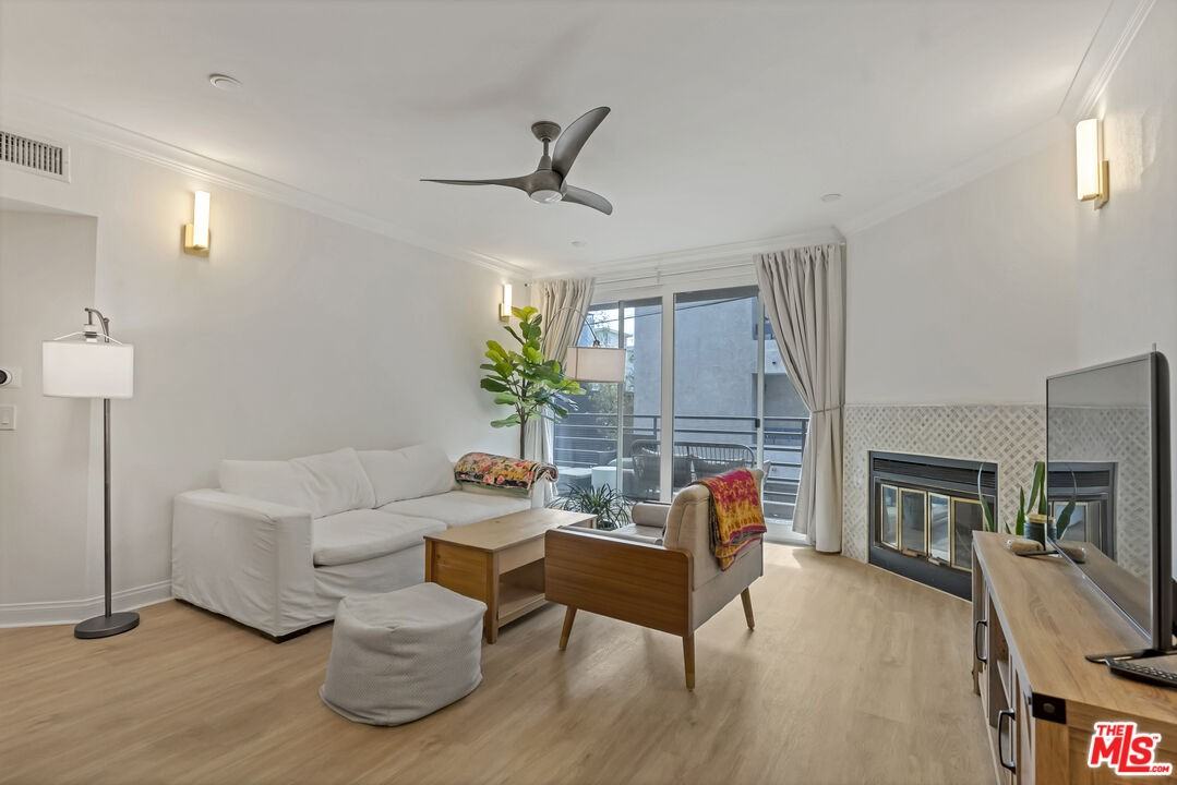 20 Catamaran St #104 - Photo 2 of 8