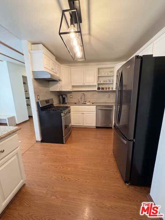 1336 Yale St #6 - Photo 3 of 8