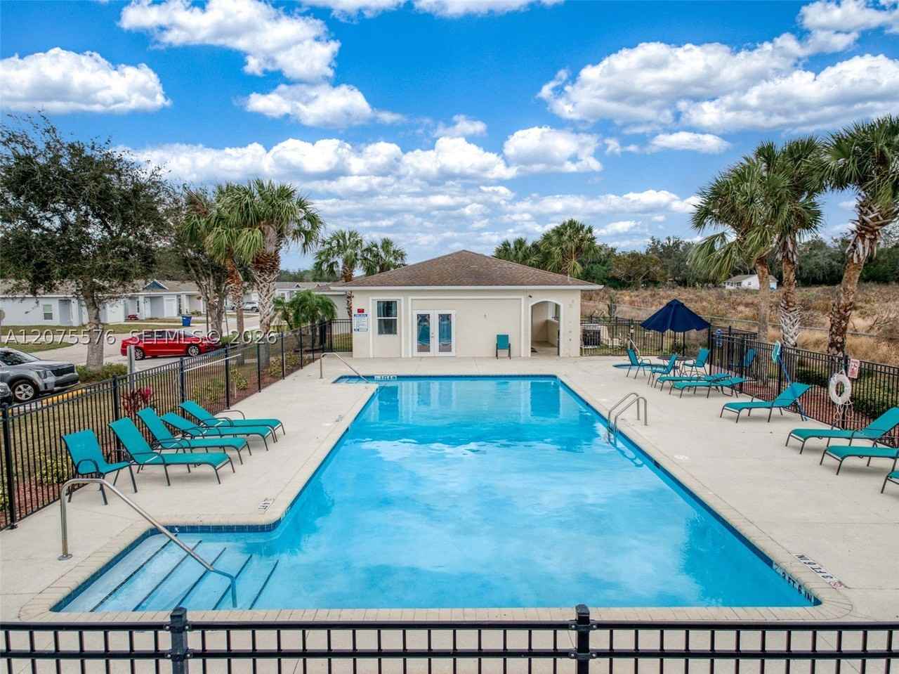 1481 Las Villas Blvd - Photo 3 of 37