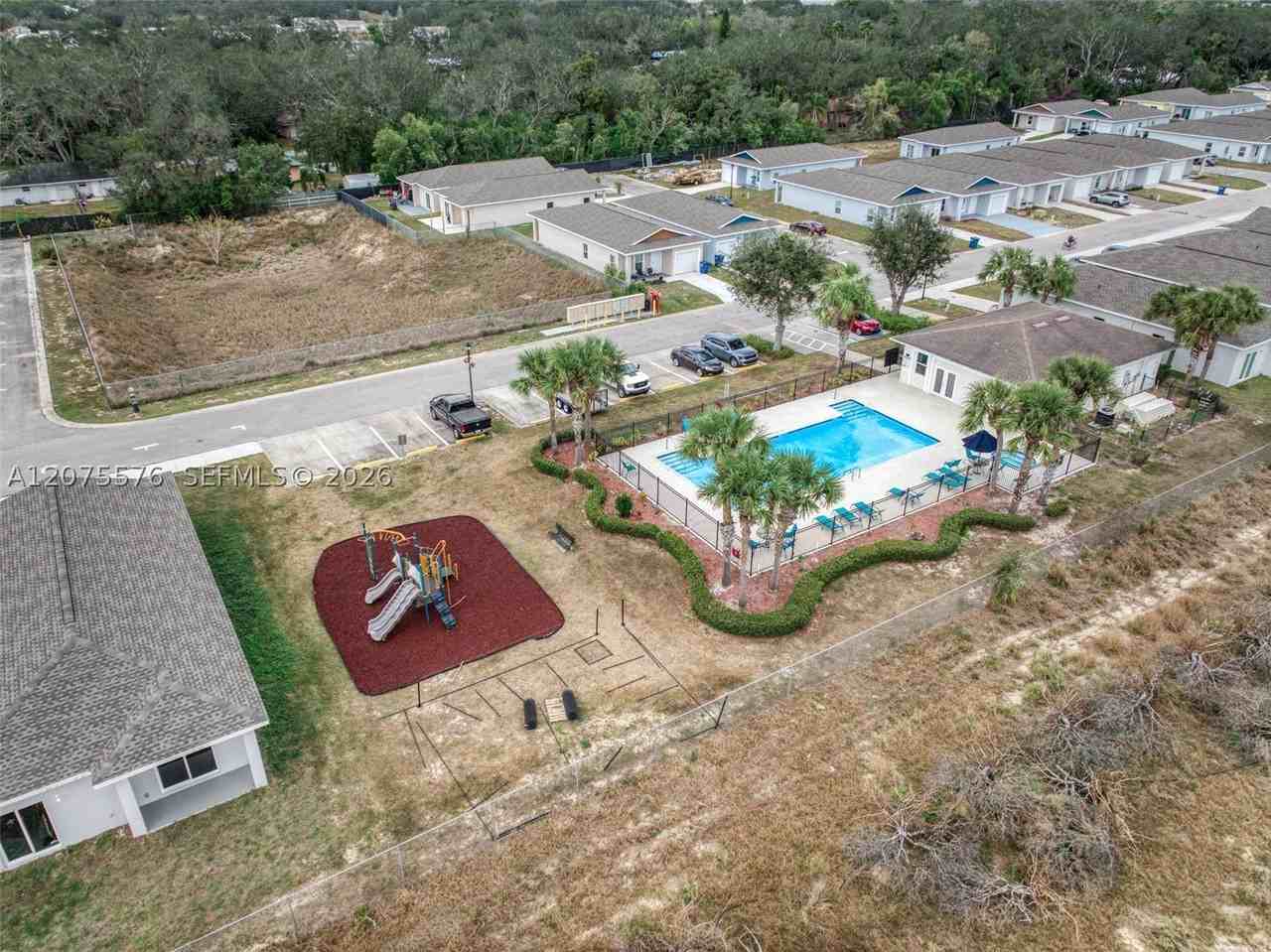 1481 Las Villas Blvd - Photo 4 of 37