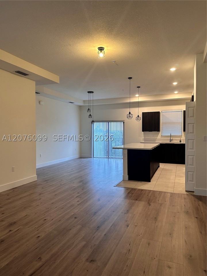 10437 Nw 82nd St #35 - Photo 4 of 22