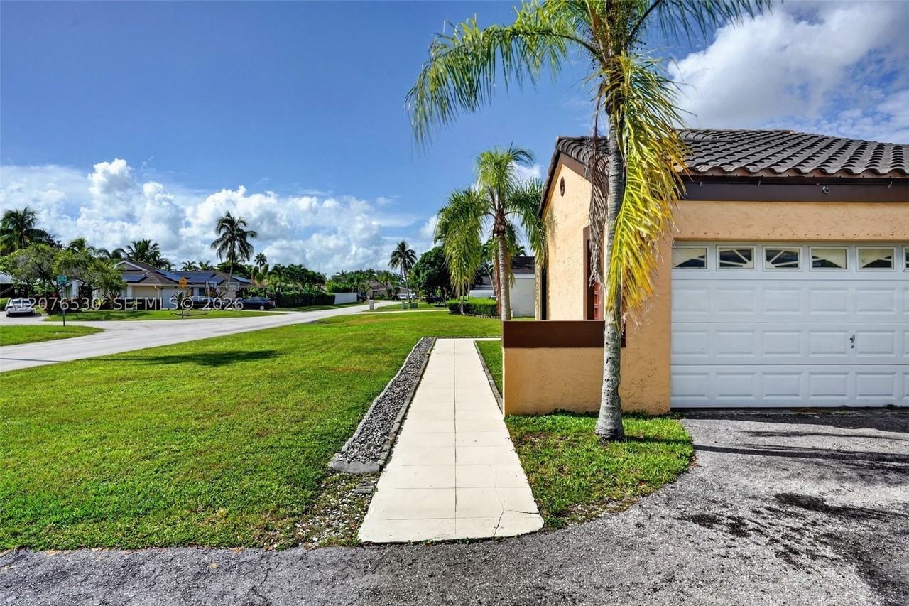 15660 Sw 152nd Pl - Photo 4 of 43