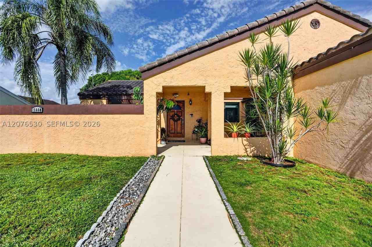 15660 Sw 152nd Pl - Photo 5 of 43