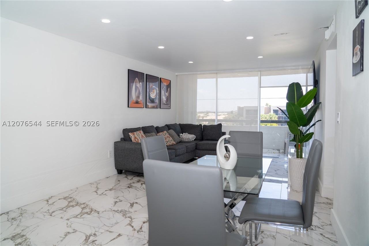 854 Nw 87th Ave #405 - Photo 4 of 19