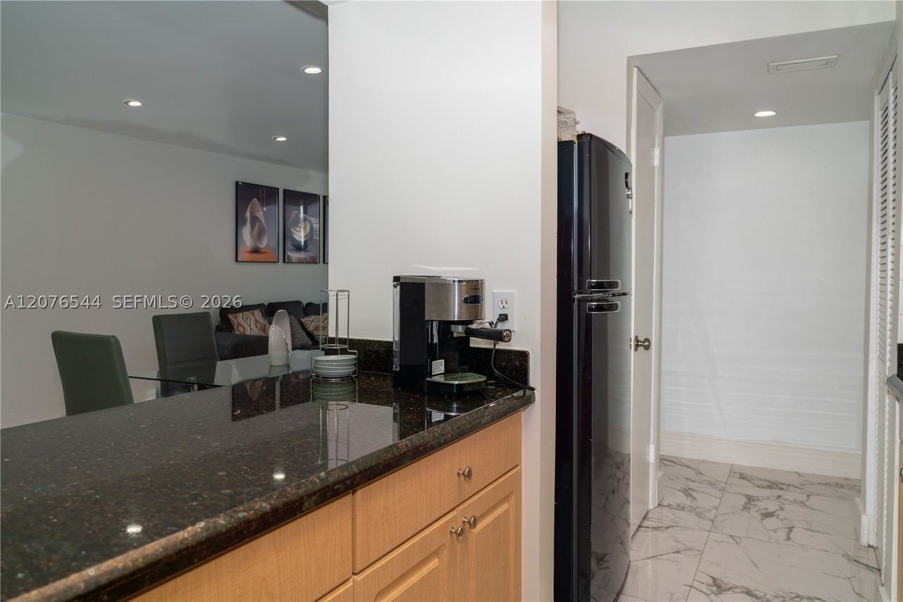 854 Nw 87th Ave #405 - Photo 6 of 19
