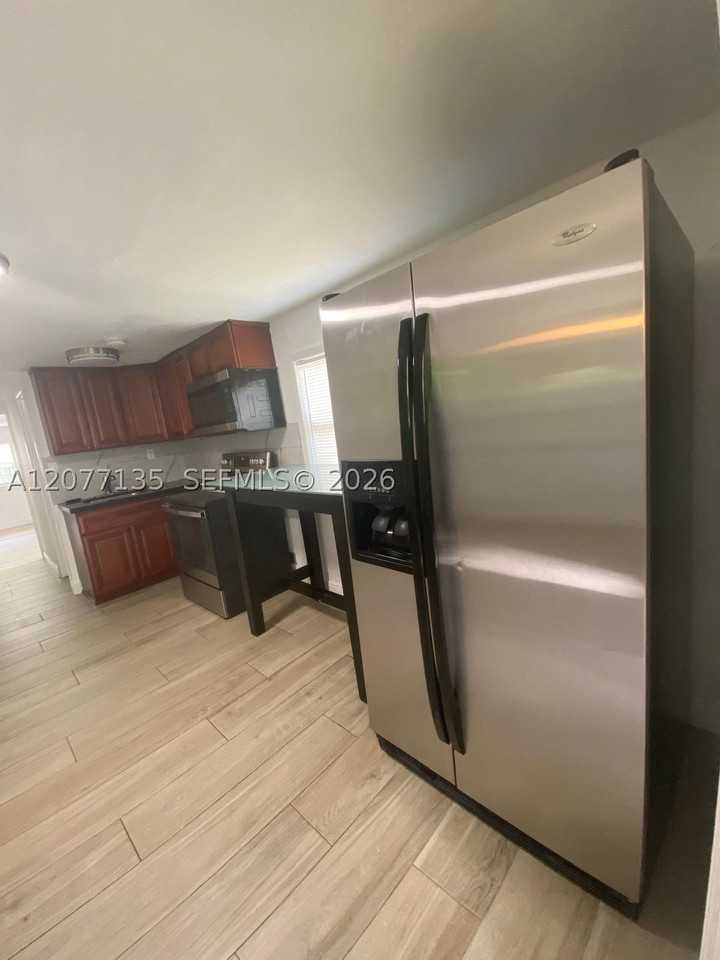 14920 Ne 10th Ave - Photo 4 of 8