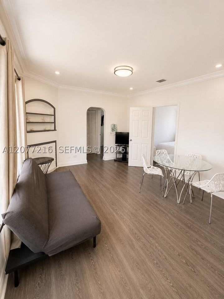 1538 Jefferson Ave #6 - Photo 3 of 16