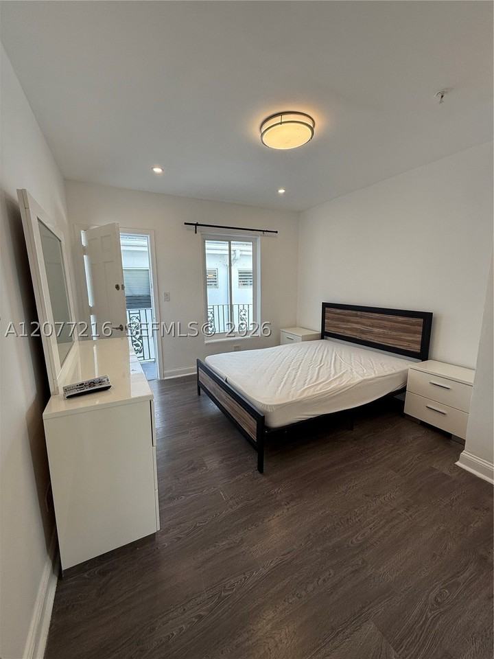 1538 Jefferson Ave #6 - Photo 5 of 16