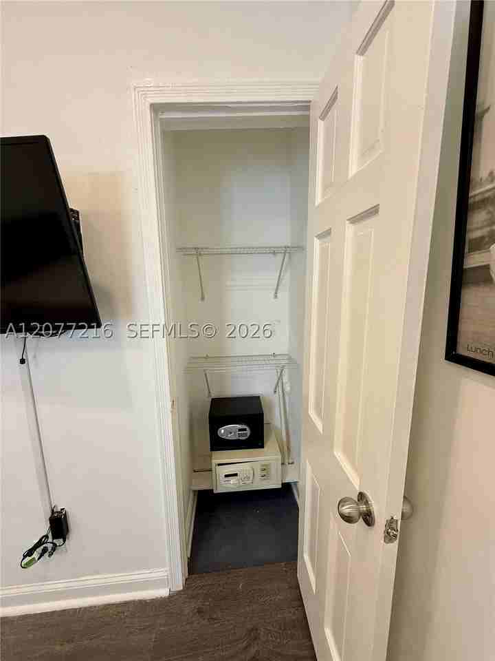 1538 Jefferson Ave #6 - Photo 7 of 16