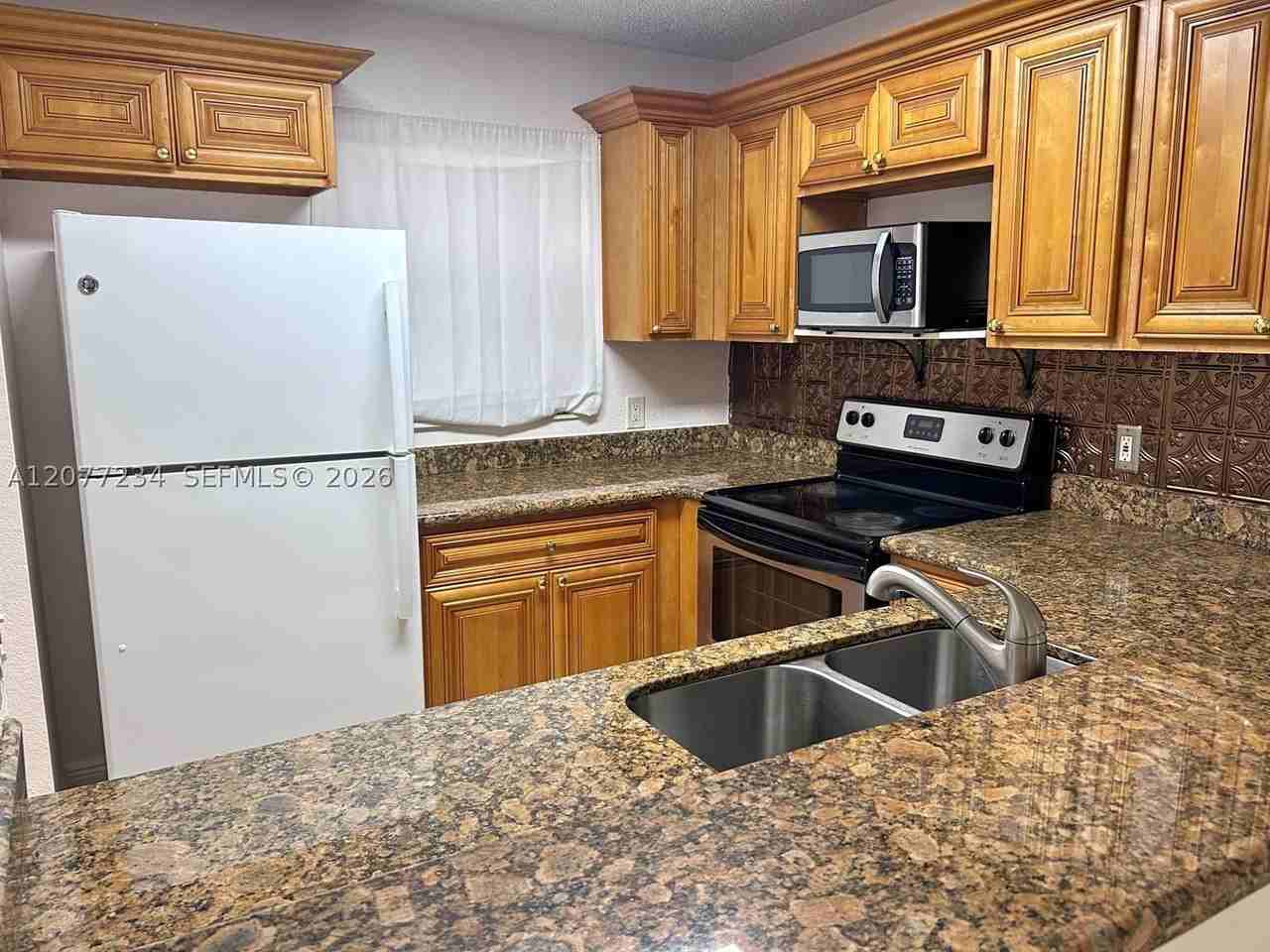 1525 Lake Crystal Dr #D - Photo 4 of 17