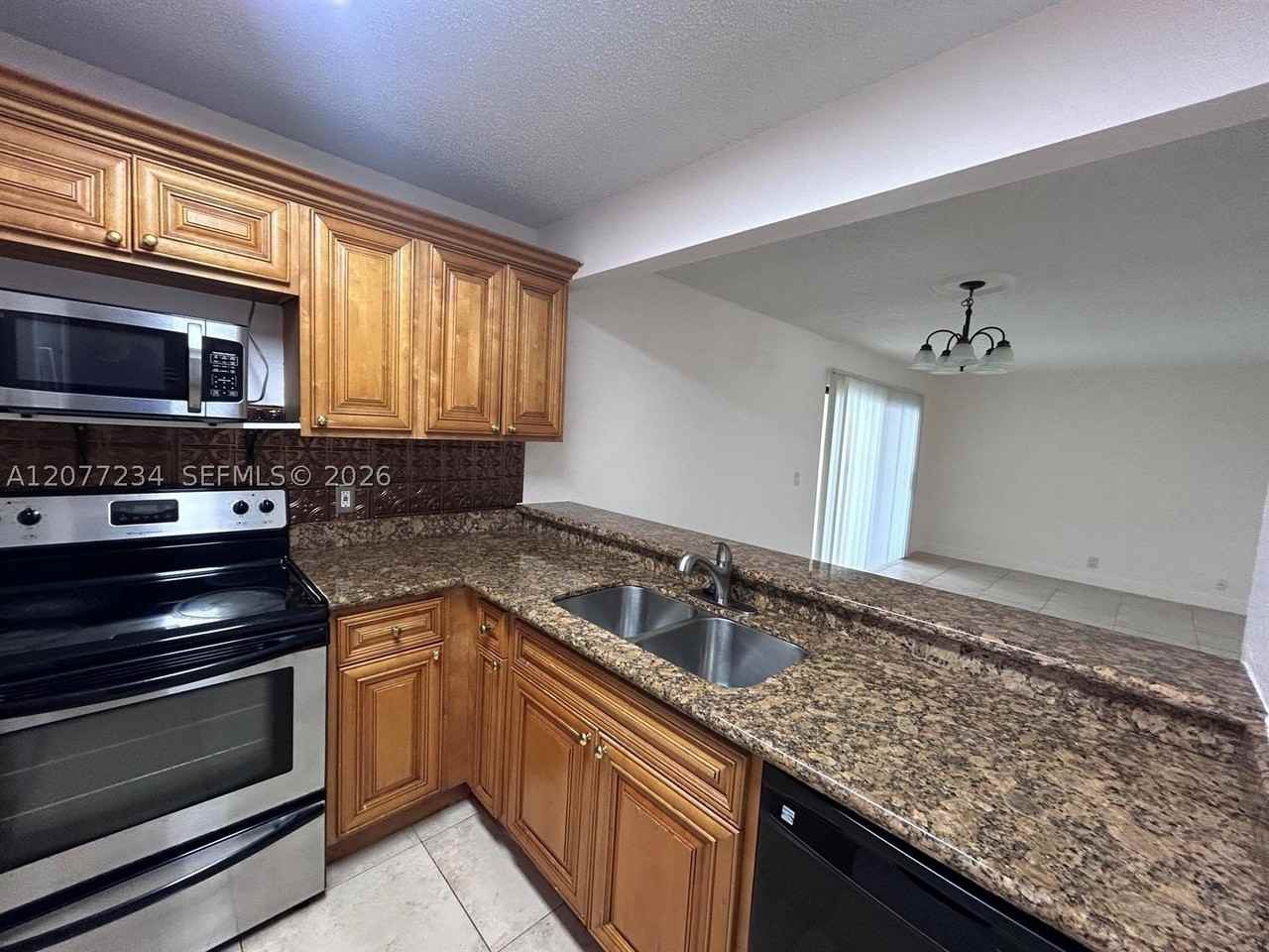 1525 Lake Crystal Dr #D - Photo 6 of 17
