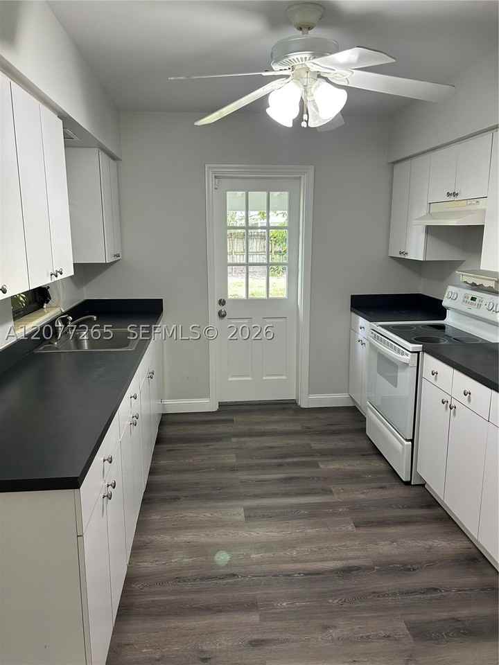 7415 Sw 117th St - Photo 2 of 8