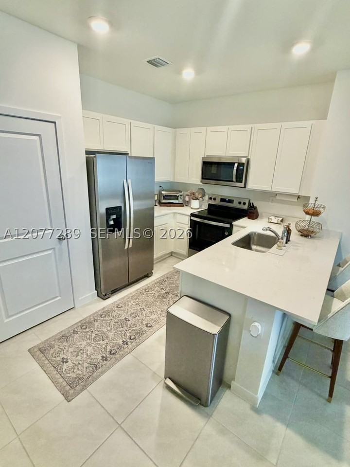 856 Sw 11th Way - Photo 4 of 16