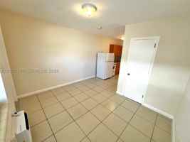featured image of 700 Ne 85th St #14