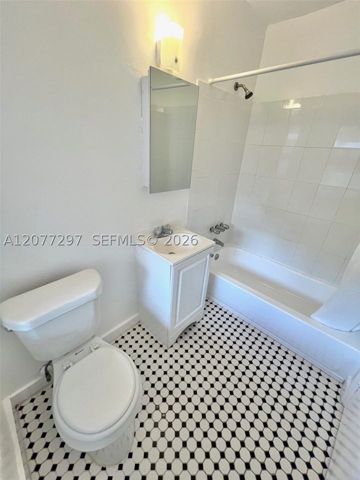 700 Ne 85th St #14 - Photo 4 of 5