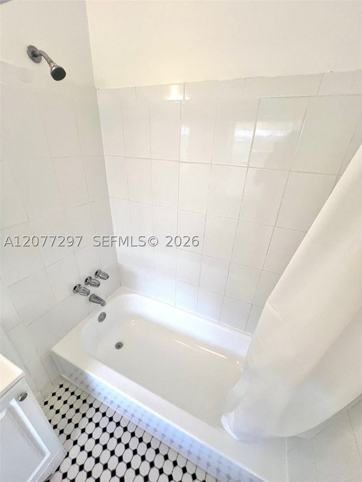 700 Ne 85th St #14 - Photo 5 of 5