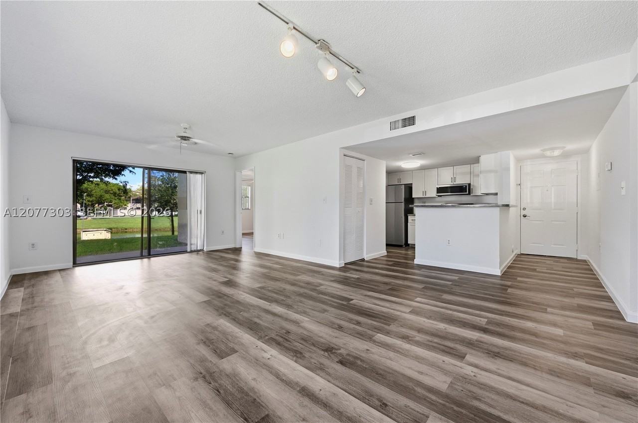 9877 Nob Hill Ct #9877 - Photo 2 of 21