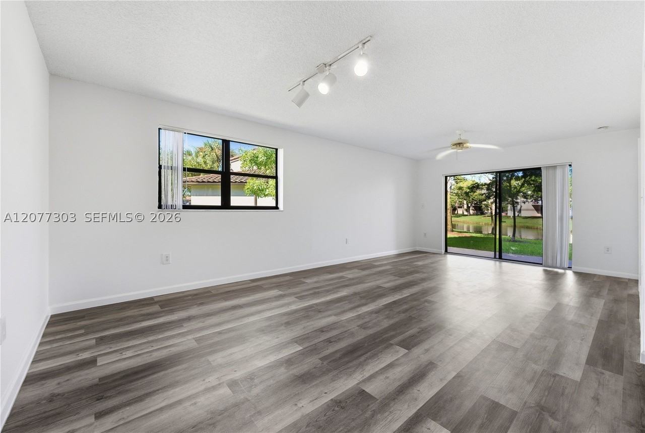 9877 Nob Hill Ct #9877 - Photo 3 of 21