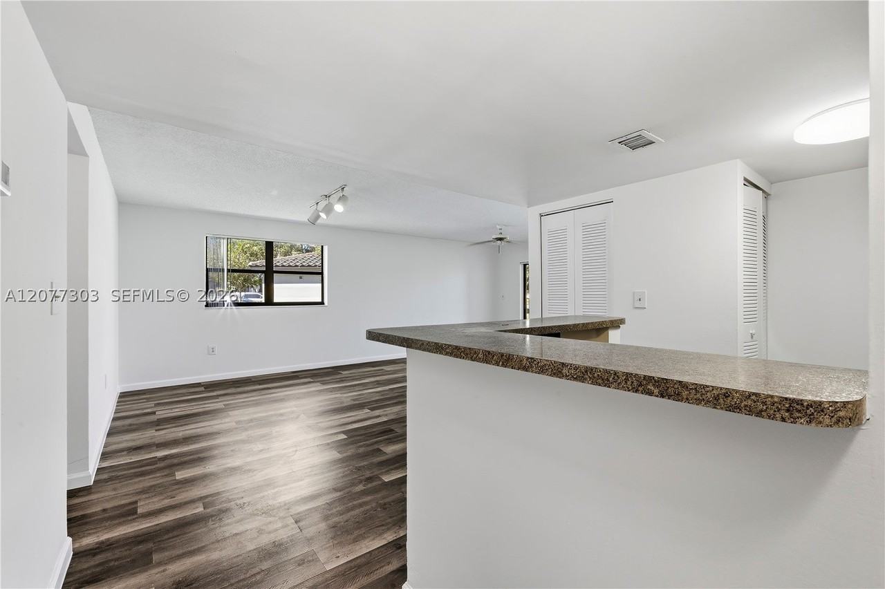9877 Nob Hill Ct #9877 - Photo 4 of 21