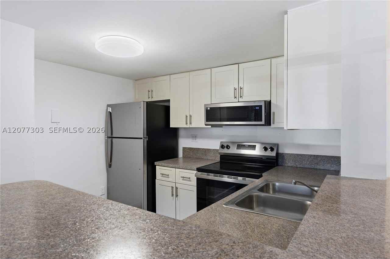 9877 Nob Hill Ct #9877 - Photo 6 of 21