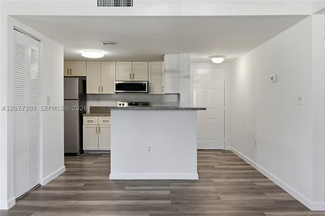 9877 Nob Hill Ct #9877 - Photo 7 of 21