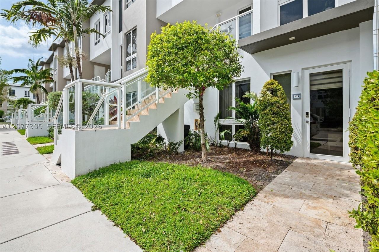 10305 Nw 63rd Ter #105 - Photo 3 of 34