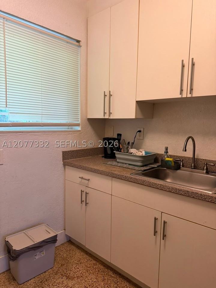 805 81st St #3 - Photo 3 of 9