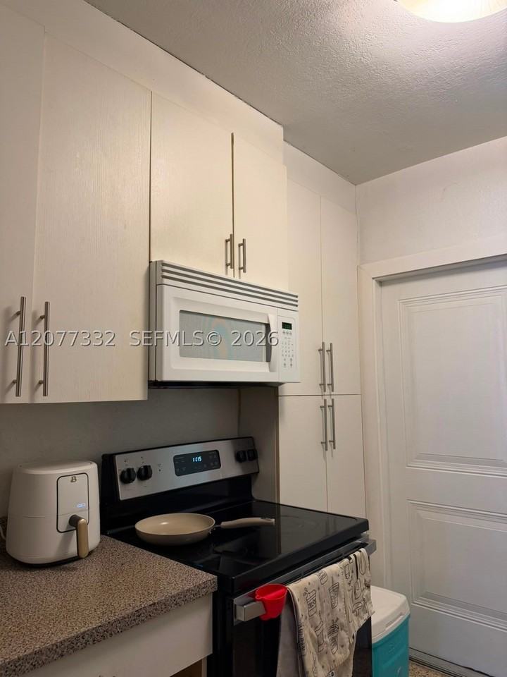 805 81st St #3 - Photo 6 of 9