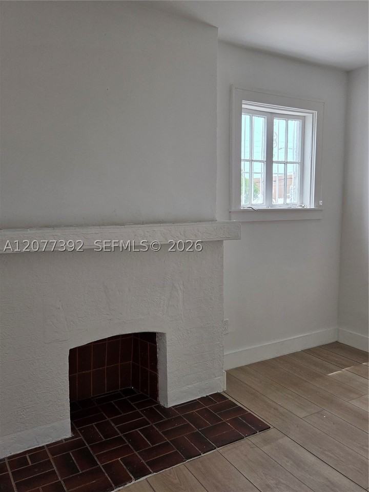 2326 Sw 9th St #1 - Photo 7 of 12