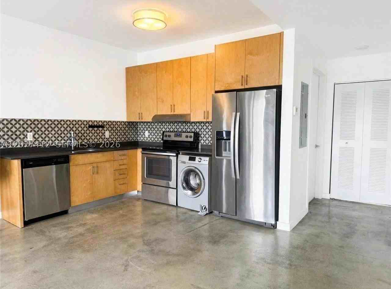 765 Nw 1st St #301 - Photo 4 of 13