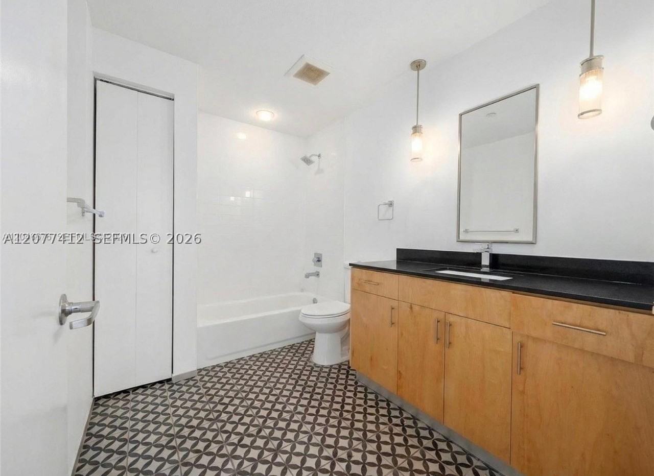 765 Nw 1st St #301 - Photo 6 of 13