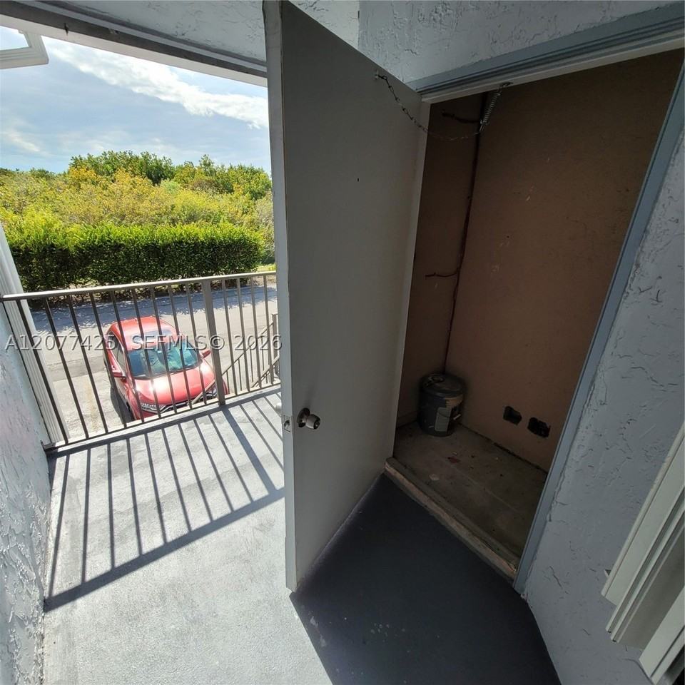 1051 Jefferson Dr #1051H - Photo 4 of 39