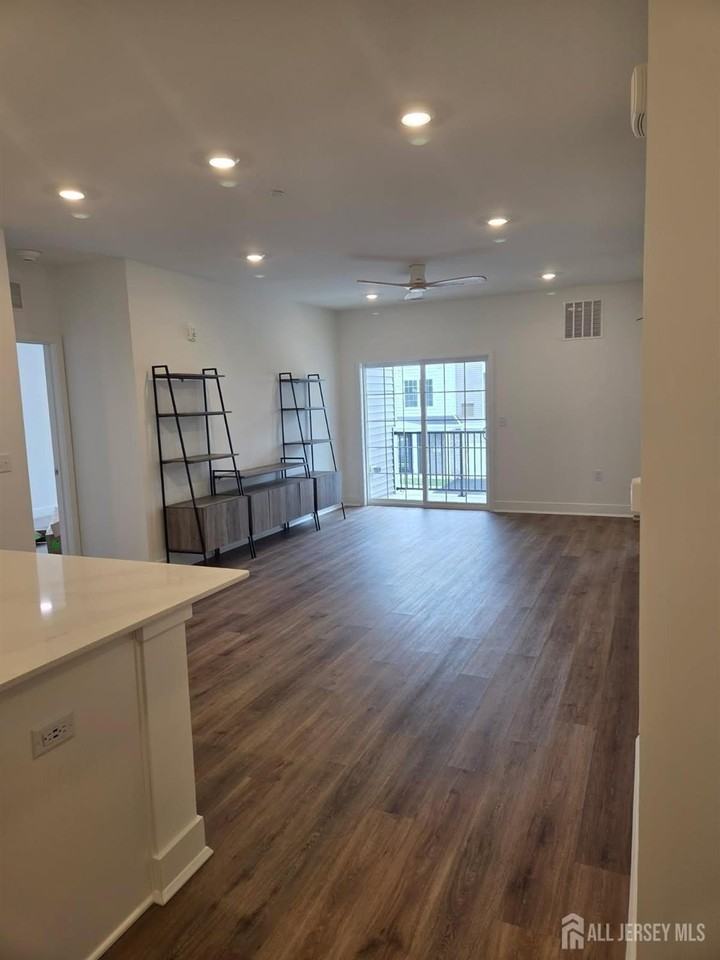 29212 Radford Ct - Photo 5 of 50