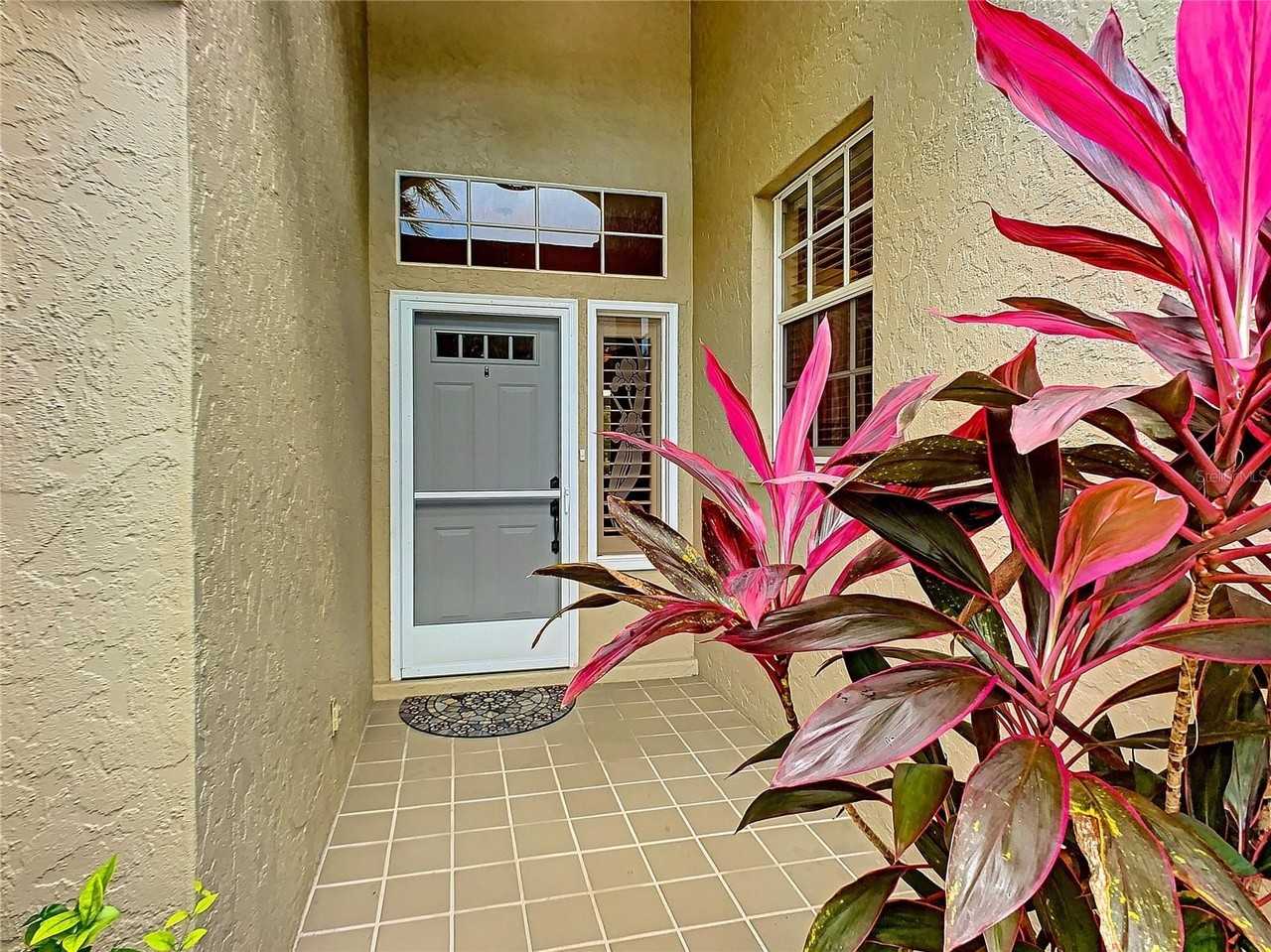 539 Fallbrook Dr - Photo 4 of 50