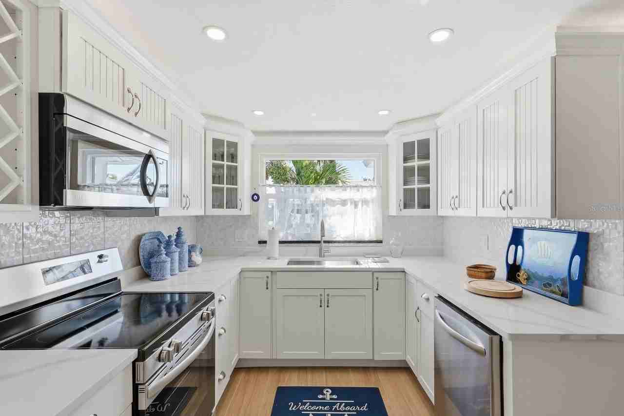 573 Spanish Dr N - Photo 5 of 40