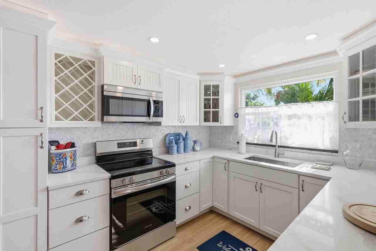 573 Spanish Dr N - Photo 6 of 40