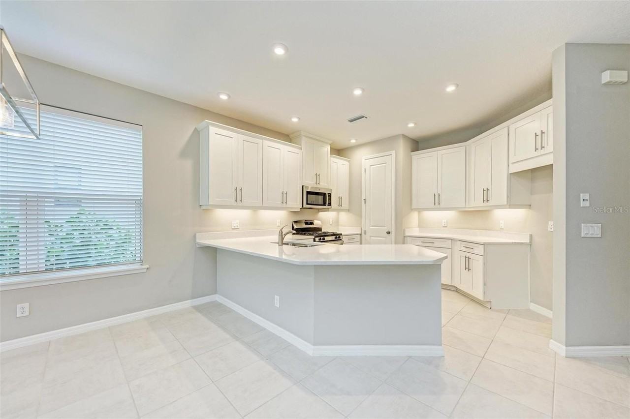 5564 Summit Gln - Photo 5 of 40