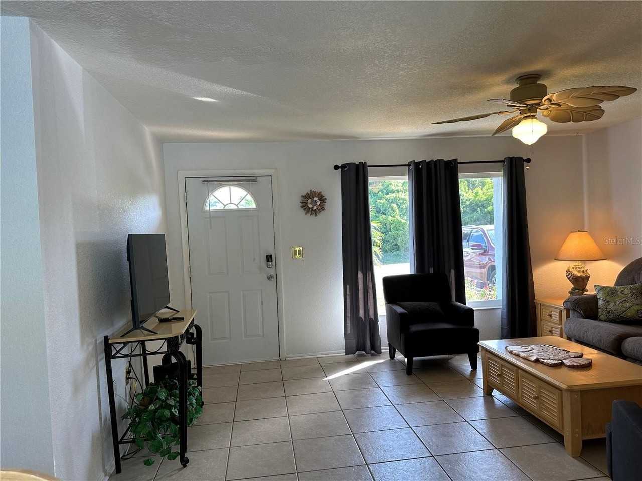 18625 Alphonse Cir - Photo 2 of 21