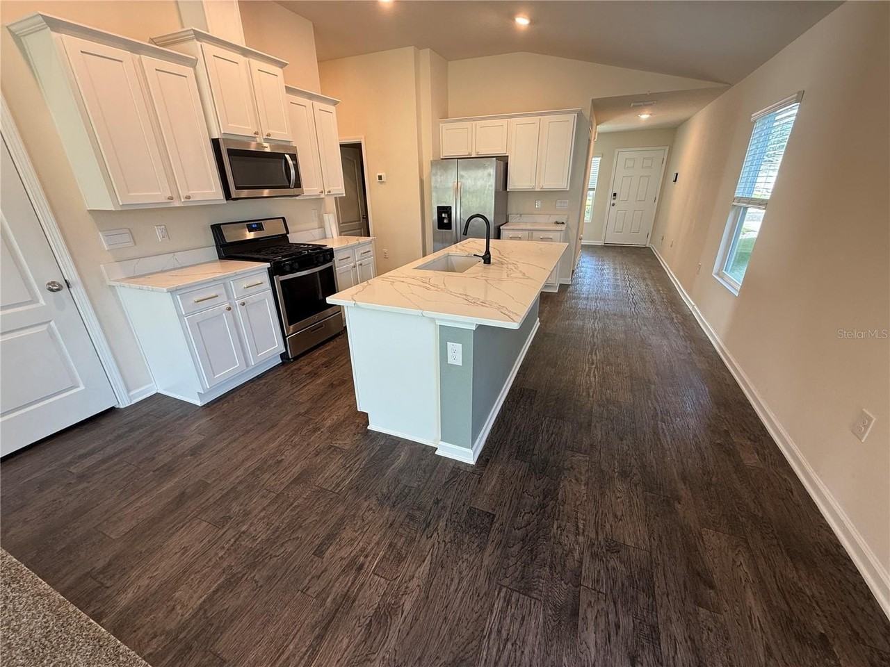 760 Grand Reserve Dr - Photo 4 of 25