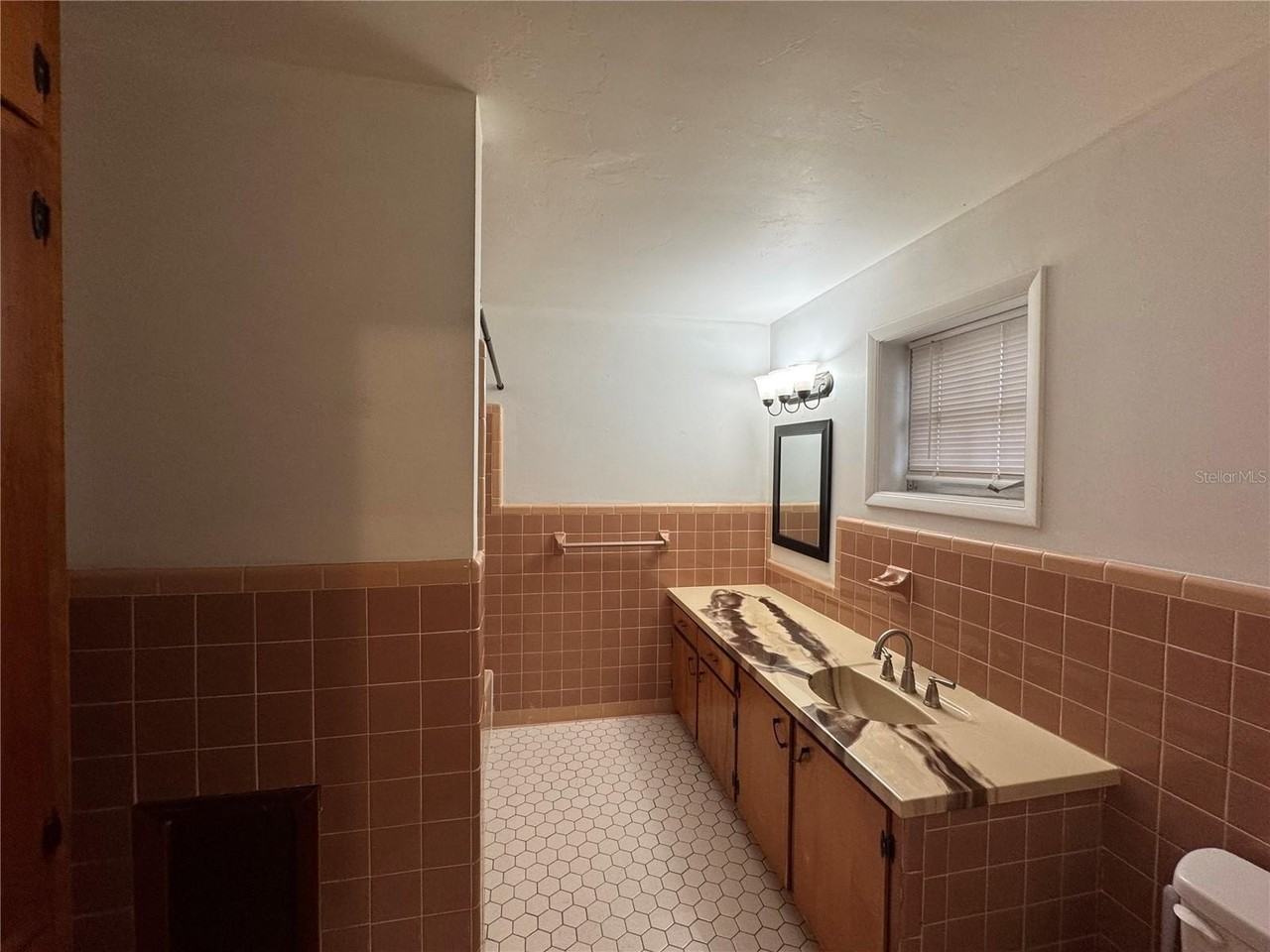 25 E St - Photo 5 of 15