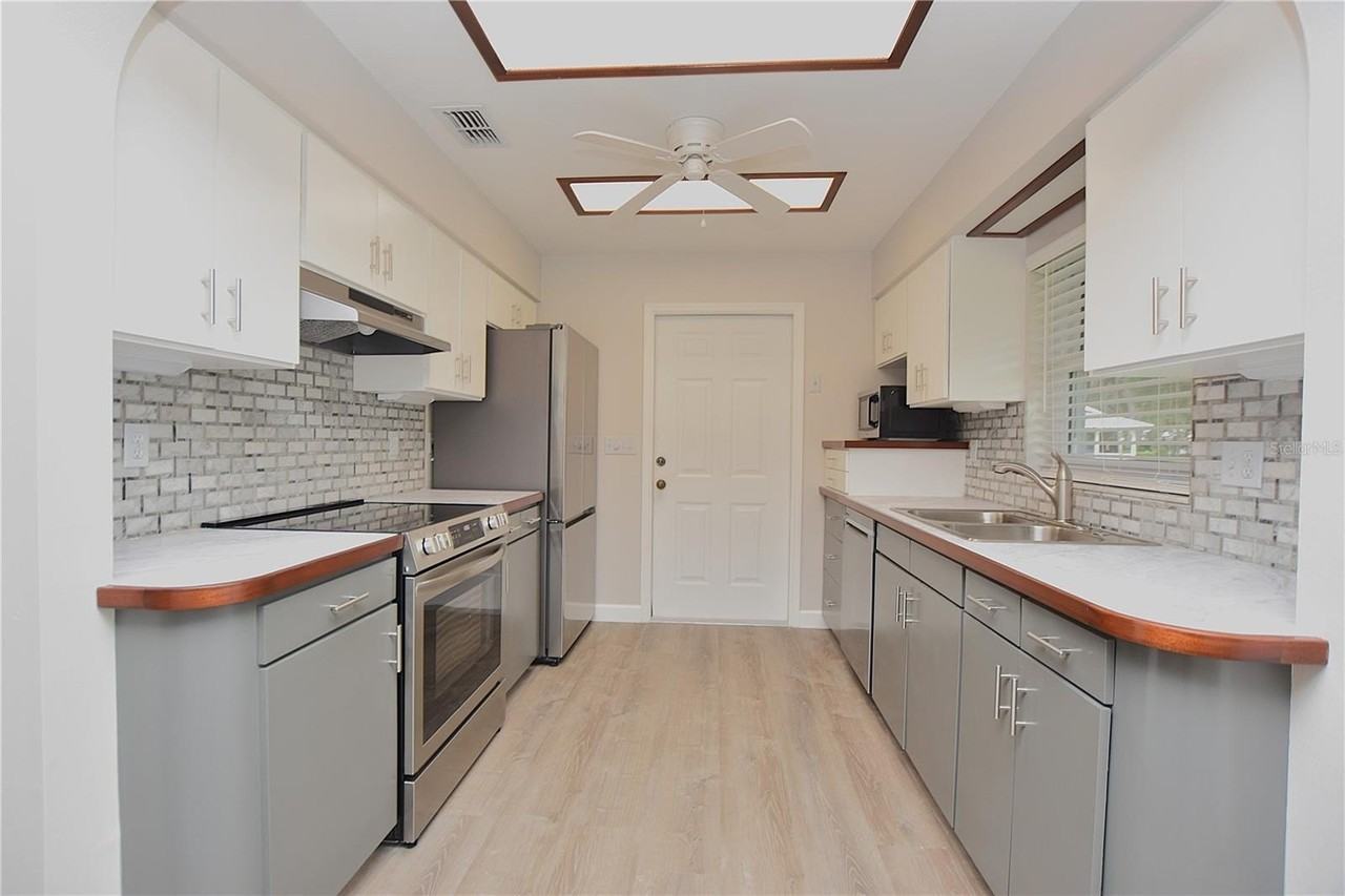 3602 Bruton Rd - Photo 6 of 32